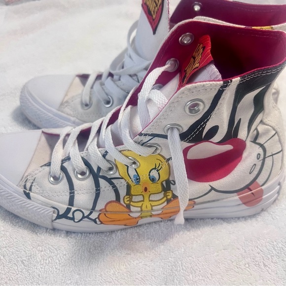 Converse All Star Women High-tops Chuck Looney Tunes Theme Size 7 - Picture 3 of 9